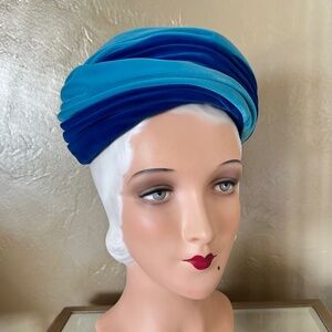 STRIKING 1970s' TWO-TONE BLUE VELIUR "TURBAN-STYLE" HAT